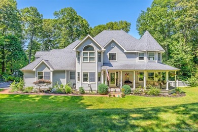 This 3,550 square foot Victorian home in Wading River, New York - photo 4