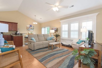 Coastal convenience, peaceful surroundings, and resort-style - photo 4