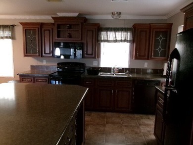Spacious 2013 JACB mobile home featuring 3 bedrooms, 2 bathrooms - photo 11