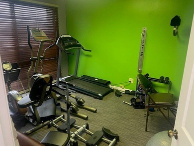 Versatile 6,400 square foot commercial building offering