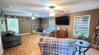 Country living at its finest with all the amenities you could - photo 19