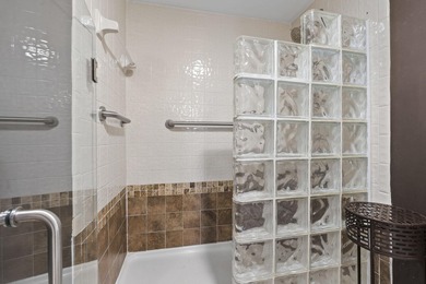 Fabulous opportunity! Beautiful and Rare 1st floor corner with 2 - photo 23