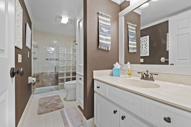 Fabulous opportunity! Beautiful and Rare 1st floor corner with 2 - photo 25