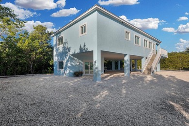 Perfectly positioned on a coveted CORNER LOT just steps from - photo 4