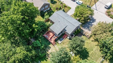 A special waterfront opportunity at 41 Mount View Avenue! This - photo 6