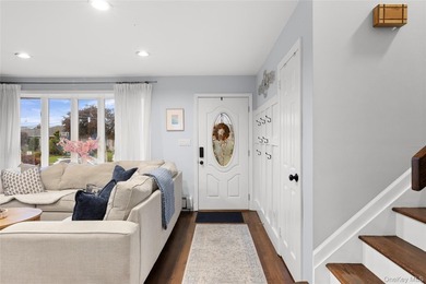Waterfront Perfection in Desirable Massapequa Shores! Welcome to - photo 4