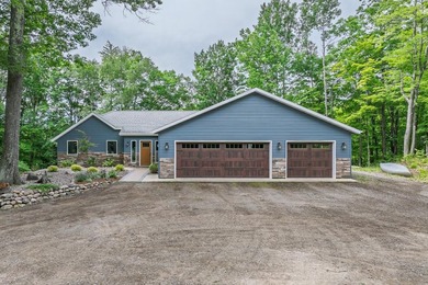 Enjoy this 3 bdrm. 3.5 bath lakefront single story home with - photo 2