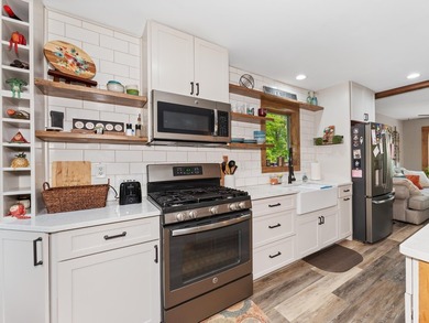 Enjoy this 3 bdrm. 3.5 bath lakefront single story home with - photo 6