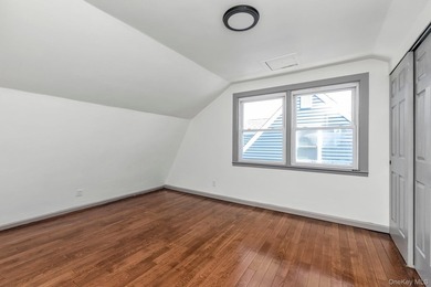 Fully Renovated 5 Bedroom Home In Freeport For $729,000. A Very - photo 15