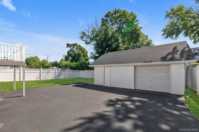 Fully Renovated 5 Bedroom Home In Freeport For $729,000. A Very - photo 21