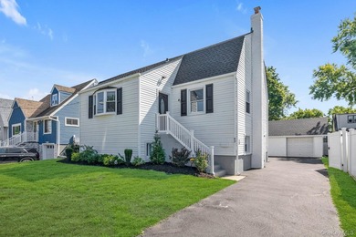 Fully Renovated 5 Bedroom Home In Freeport For $729,000. A Very - photo 23