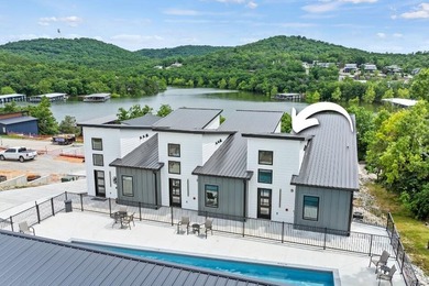 Table Rock Lake Condo For Sale in Reeds Spring Missouri