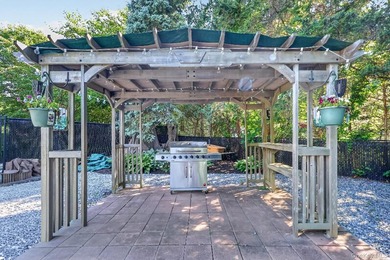 Welcome to this beautifully maintained Post-Modern ranch - photo 5