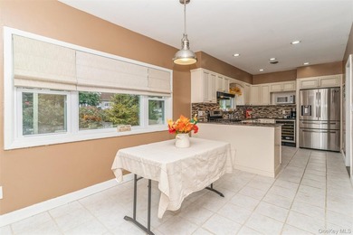 Welcome to this beautifully updated and spacious 5-bedroom, 3 - photo 20