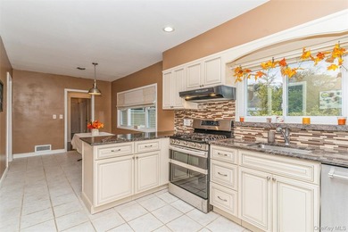 Welcome to this beautifully updated and spacious 5-bedroom, 3 - photo 22