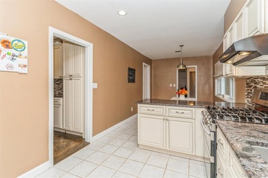 Welcome to this beautifully updated and spacious 5-bedroom, 3 - photo 23