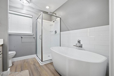 Coastal living meets spacious luxury in this 6-bedroom, 4-bath - photo 30