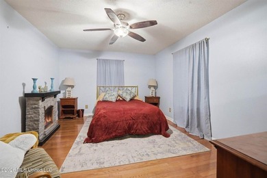 Coastal living meets spacious luxury in this 6-bedroom, 4-bath - photo 34