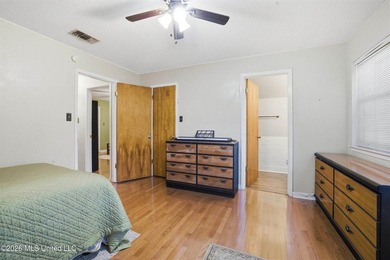 Coastal living meets spacious luxury in this 6-bedroom, 4-bath - photo 42