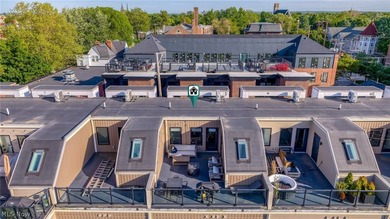 Seven years young and still turning heads, this modern townhome - photo 36
