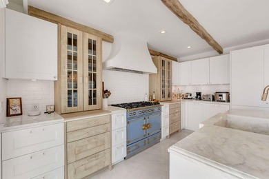 Discover a luxurious oceanfront haven on Duck Key, Florida - photo 1