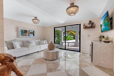 Discover a luxurious oceanfront haven on Duck Key, Florida - photo 4