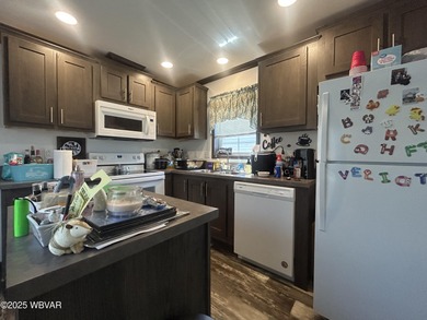 One owner move-in ready 2021 Eagle River Chesapeake 2 bedroom 1 - photo 18