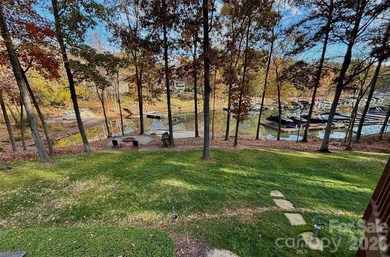BEST VALUED WATERFRONT HOME IN THE POINT! With casual luxury, a - photo 41