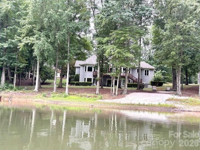 BEST VALUED WATERFRONT HOME IN THE POINT! With casual luxury, a - photo 43