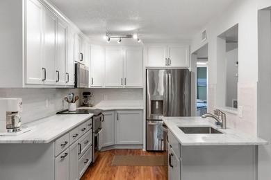 It is rare to find three bedrooms with three full bathrooms in - photo 6