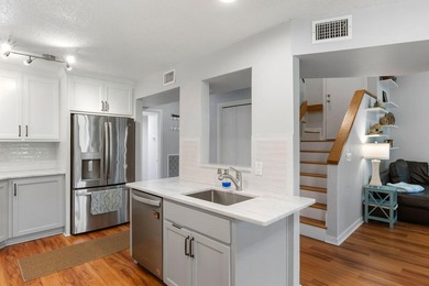 It is rare to find three bedrooms with three full bathrooms in - photo 7