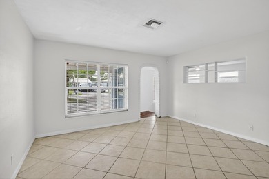 Back on market! Brand new roof completed! Move-in ready 2BR/1BA - photo 4