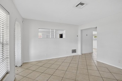 Back on market! Brand new roof completed! Move-in ready 2BR/1BA - photo 6