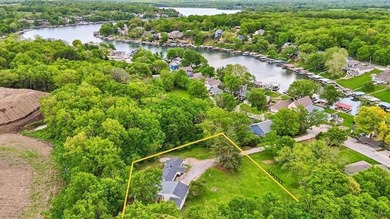 Fully renovated, this private 3bd/3ba lakeside ranch home, sits - photo 1