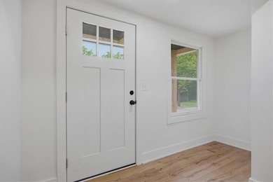 Fully renovated, this private 3bd/3ba lakeside ranch home, sits - photo 5