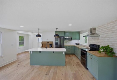 Fully renovated, this private 3bd/3ba lakeside ranch home, sits - photo 7