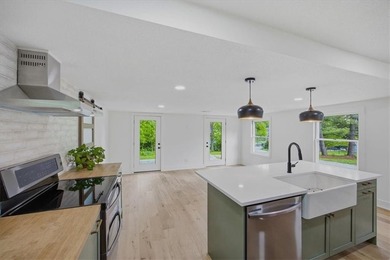 Fully renovated, this private 3bd/3ba lakeside ranch home, sits - photo 9