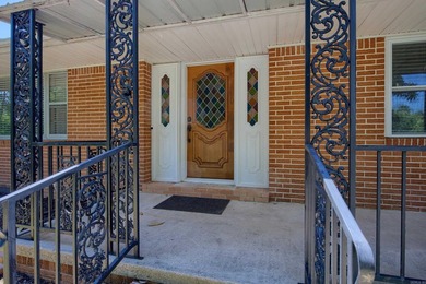 Roomy Mid Century Modern with all the right things! Marble faced - photo 3