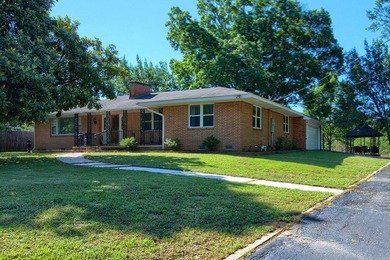 Roomy Mid Century Modern with all the right things! Marble faced - photo 4