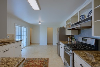 Roomy Mid Century Modern with all the right things! Marble faced - photo 6