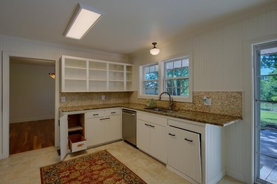 Roomy Mid Century Modern with all the right things! Marble faced - photo 7