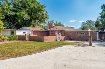 (private lake, pond, creek) Home For Sale in Plant City Florida
