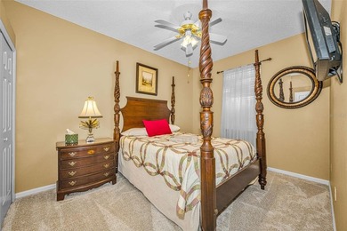 Welcome to this beautiful and spacious 4-bedroom, 2-bathroom, 2 - photo 9