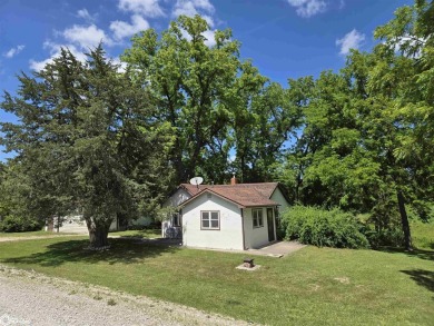 Diamond Lake Home For Sale in Mystic Iowa