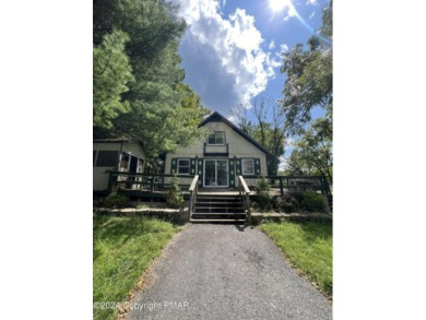 Werry Lake  Home For Sale in East Stroudsburg Pennsylvania