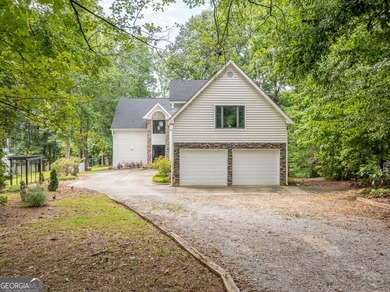 Set along the shores of Lake Lanier, this thoughtfully designed - photo 2
