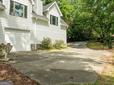 Set along the shores of Lake Lanier, this thoughtfully designed - photo 10