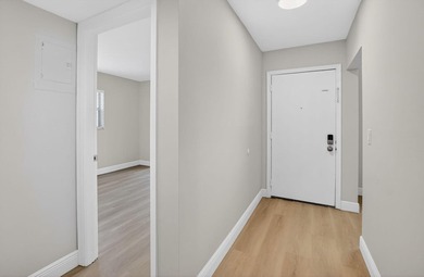 Beautifully updated corner unit in sought-after Boca Barwood! - photo 3