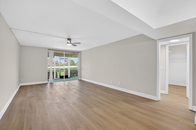 Beautifully updated corner unit in sought-after Boca Barwood! - photo 9