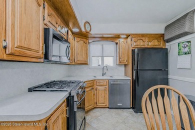 This meticulously maintained semi-attached home is ready to - photo 12
